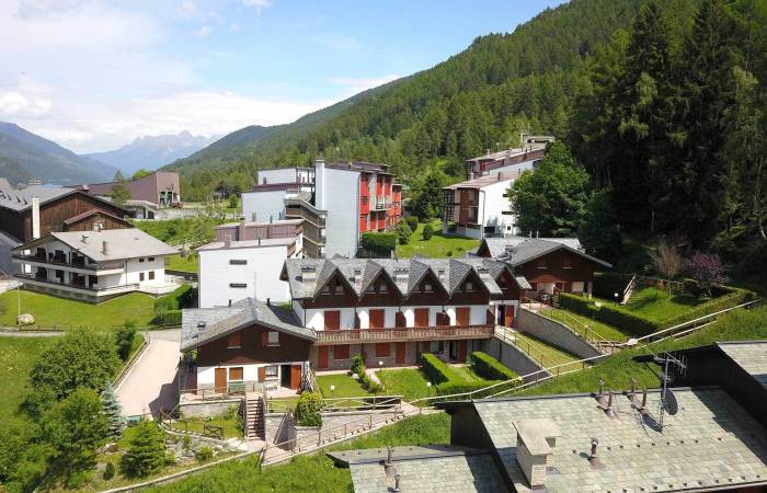 Aprica villetta terra/tetto con doppio giardino