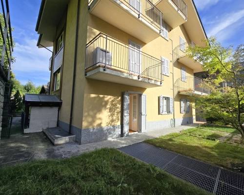Trilocale con giardino in centro Aprica