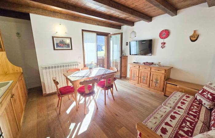 AFFITTO Chalet Borgo Alpino Bilocale con balcone al Sole