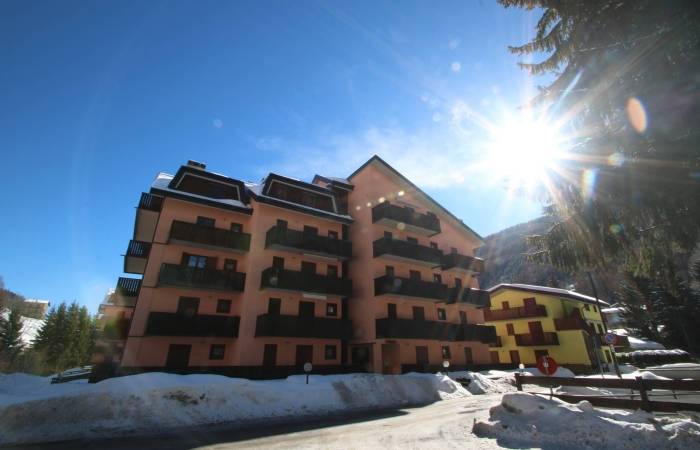 Aprica  monolocale panoramico con sottotetto 